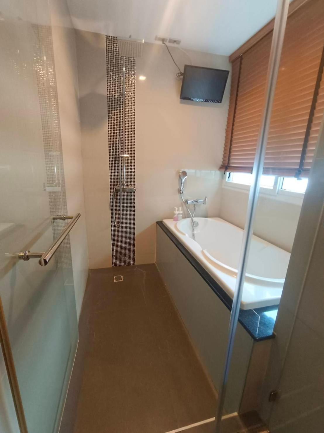 J Residence Thonglor 8 Bangkok Buitenkant foto