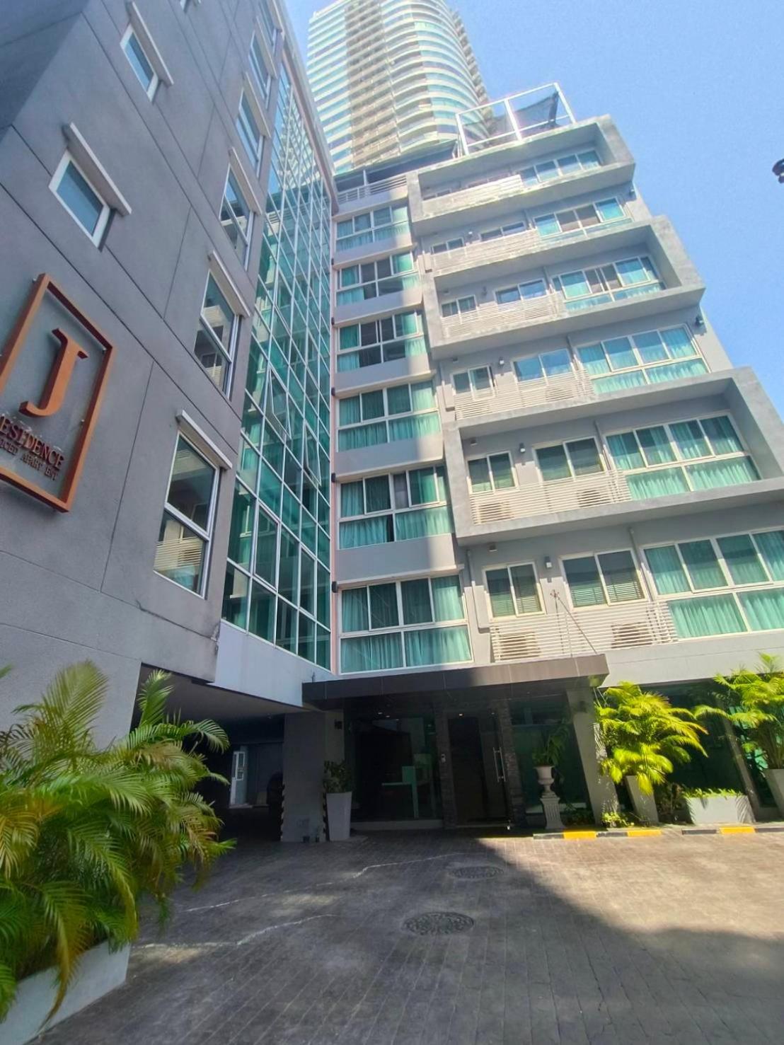 J Residence Thonglor 8 Bangkok Buitenkant foto