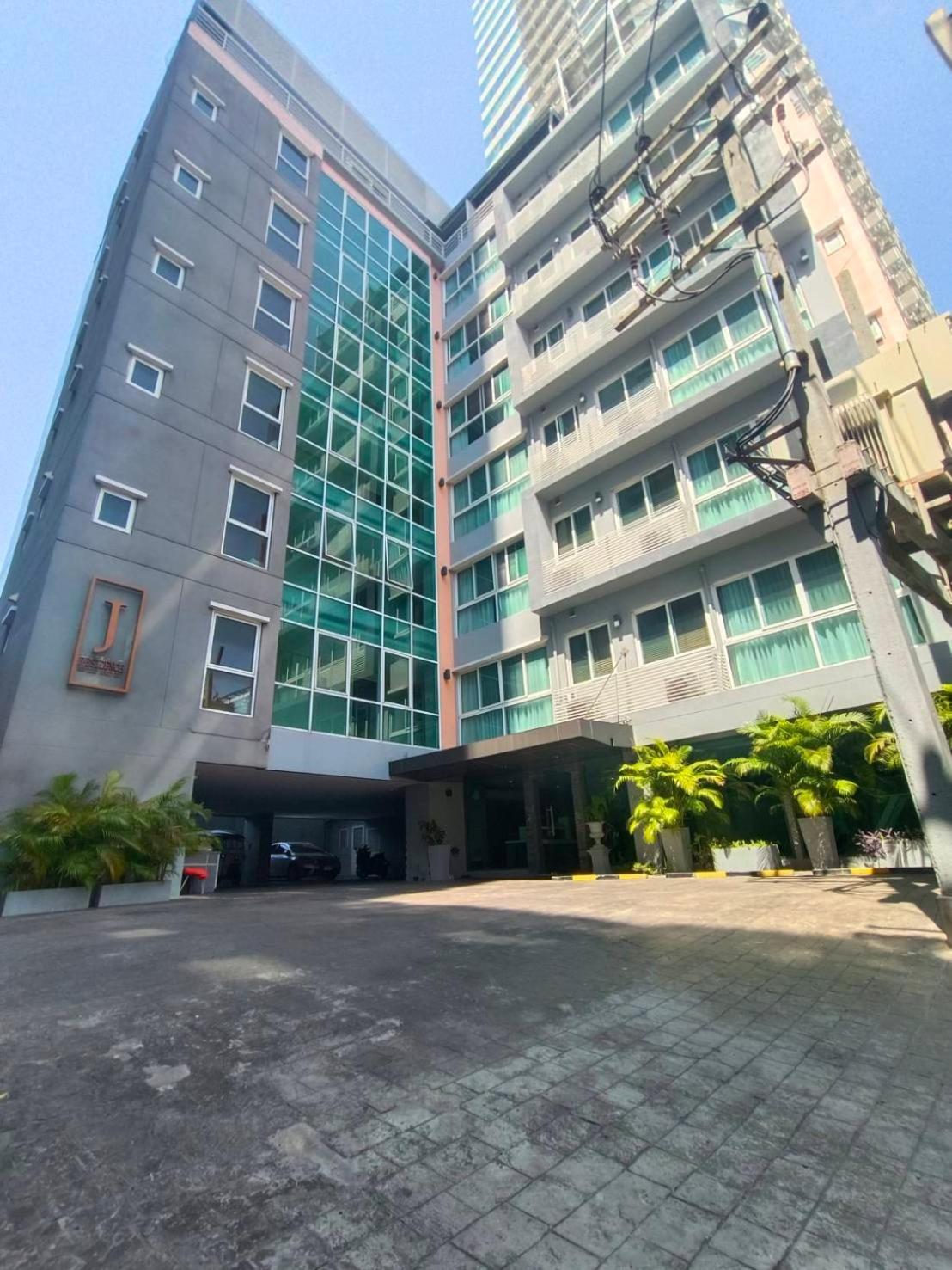 J Residence Thonglor 8 Bangkok Buitenkant foto